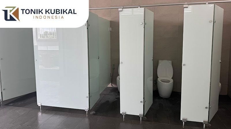 Pasang Kubikal Toilet Glass di Proyek Lestari Memorial Park